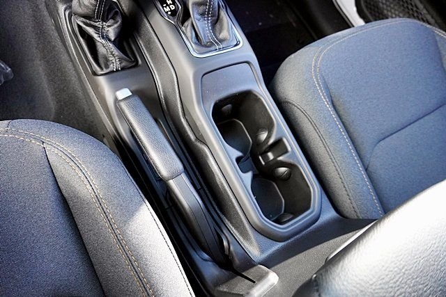 New 2026 Bright White Clear-Coat Exterior Paint Jeep Sport S image 36