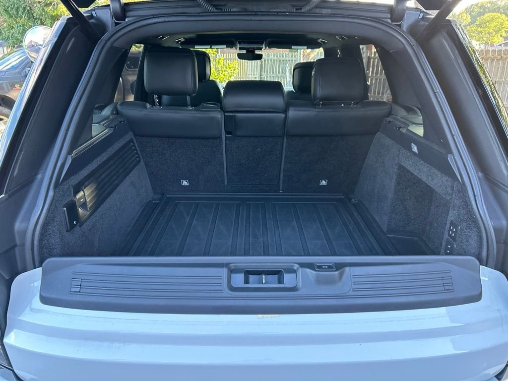 Used 2019 White Land Rover 5.0L V8 Supercharged image 26