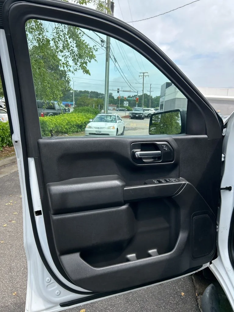 Used 2019 White Chevrolet Custom image 11