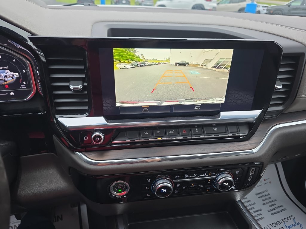 Used 2024 White GMC SLT image 19