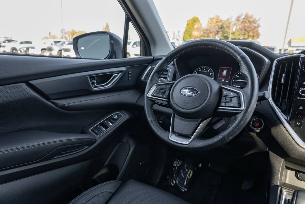 Used 2025 Cosmic Blue Pearl Subaru Limited image 12