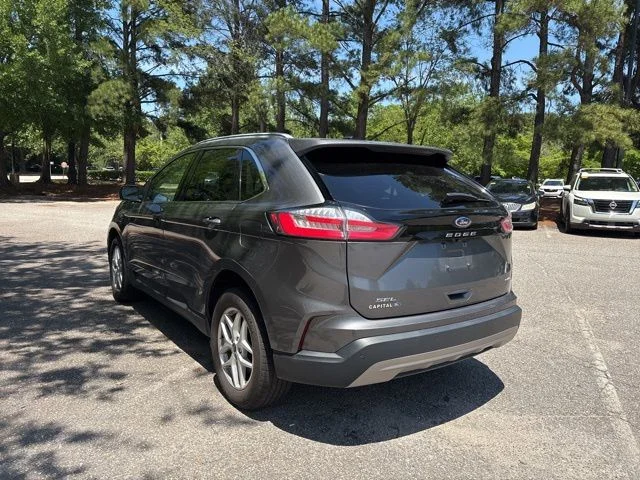 Used 2022 Gray Ford SEL image 4