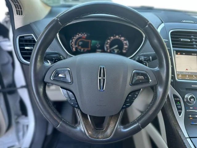 Used 2016 White Lincoln Reserve image 15