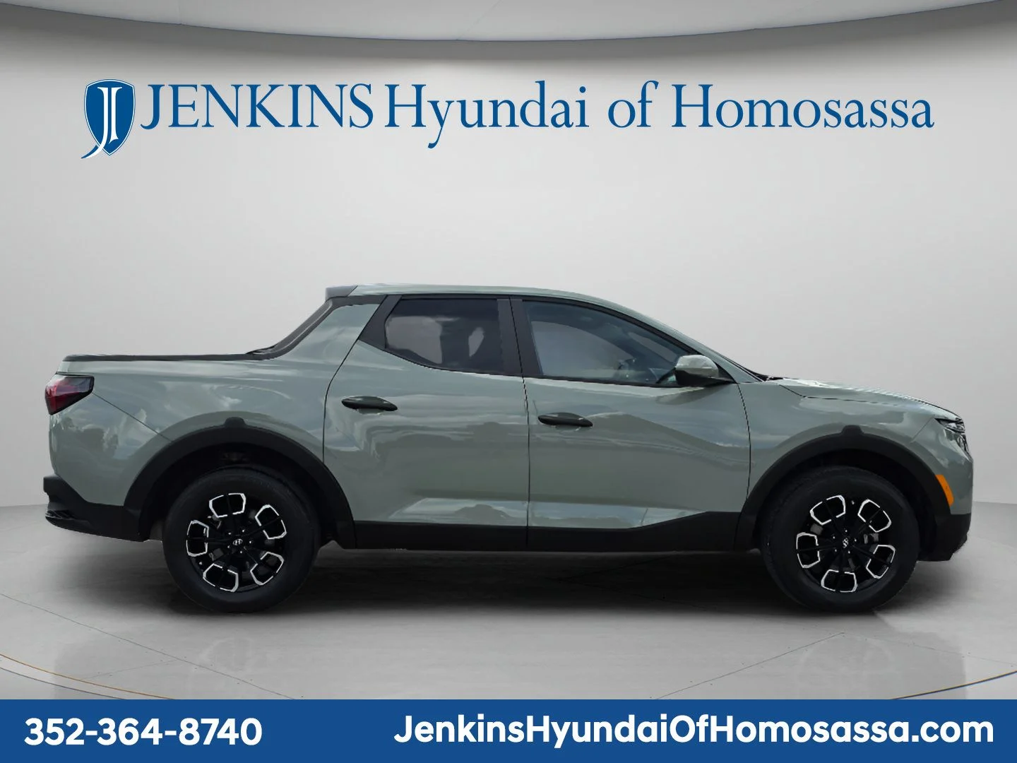 Used 2024 Green Hyundai SE image 3