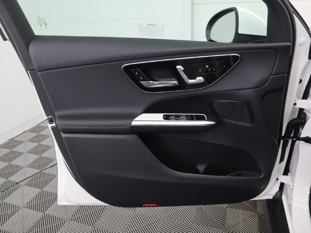 Used 2026 Polar White Mercedes-Benz GLC 300 image 25