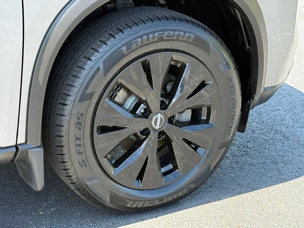 Used 2023 Gun Metallic Kad Nissan SV image 9