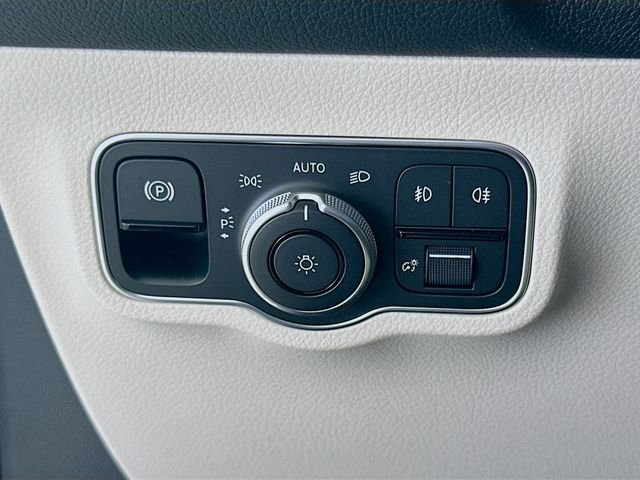 New 2026 Polar White Mercedes-Benz GLB 250 image 10