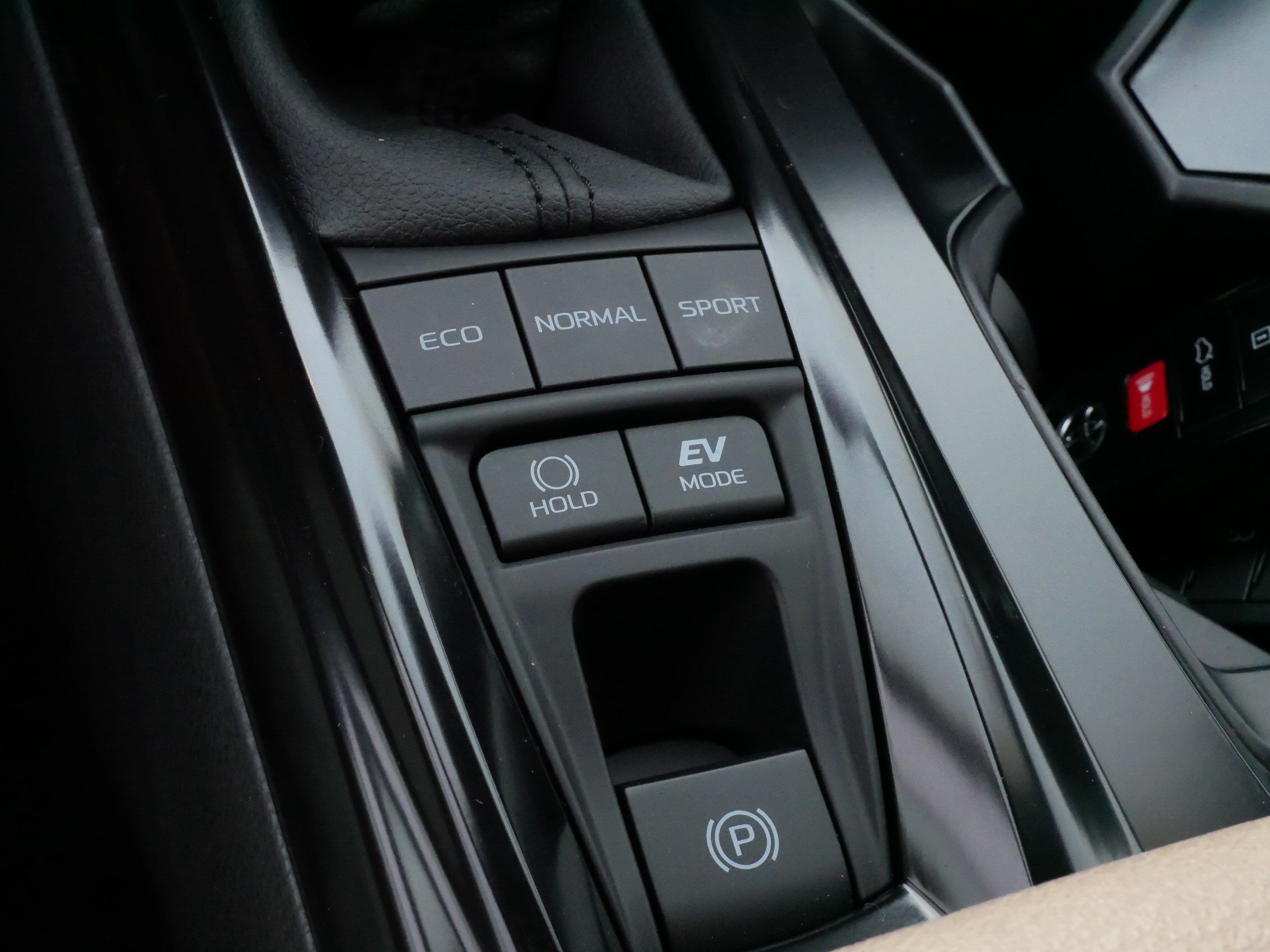 Certified Used 2025 ICE CAP Toyota SE image 29