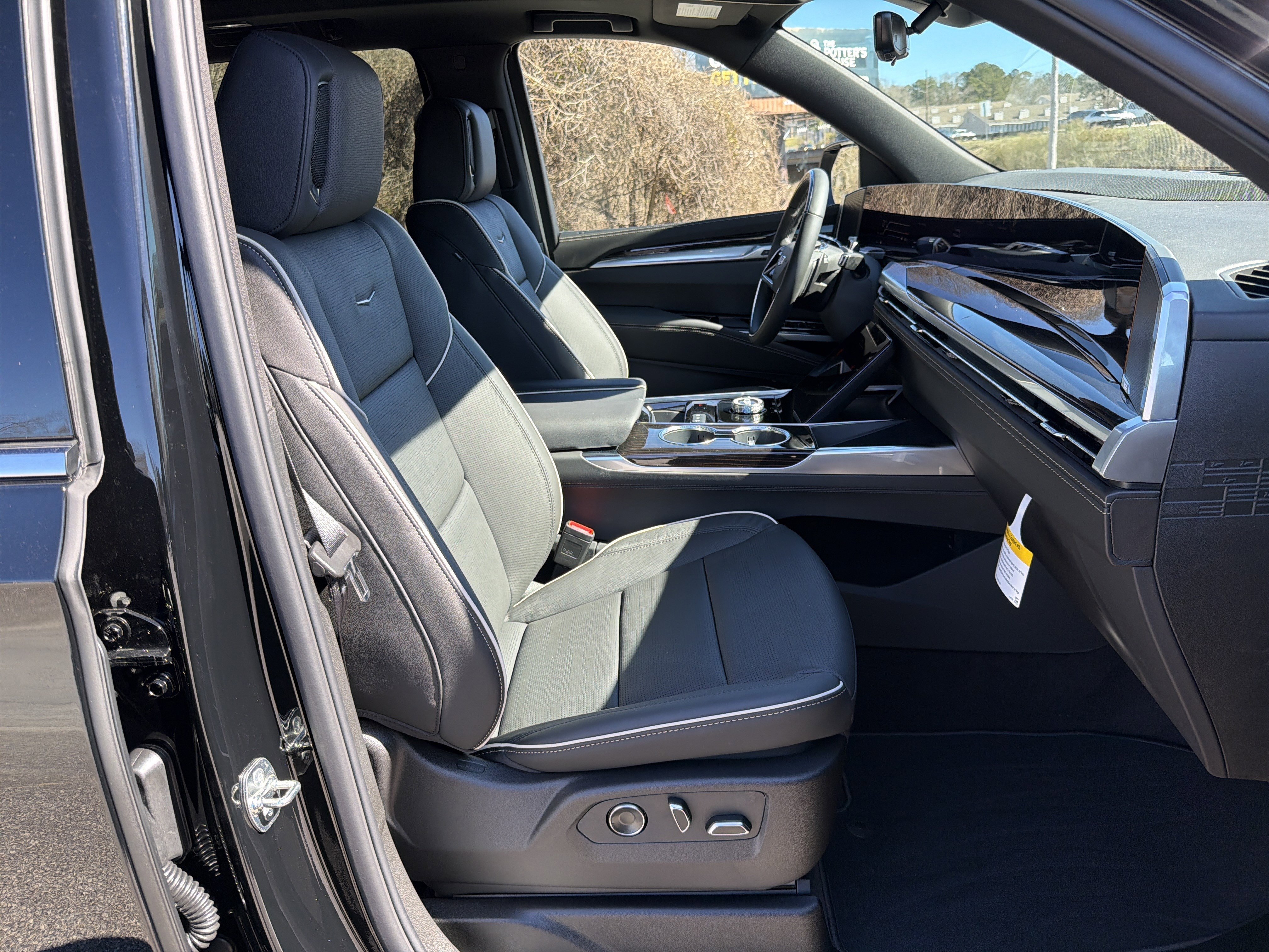 2026 Cadillac Escalade Luxury - Photo 15