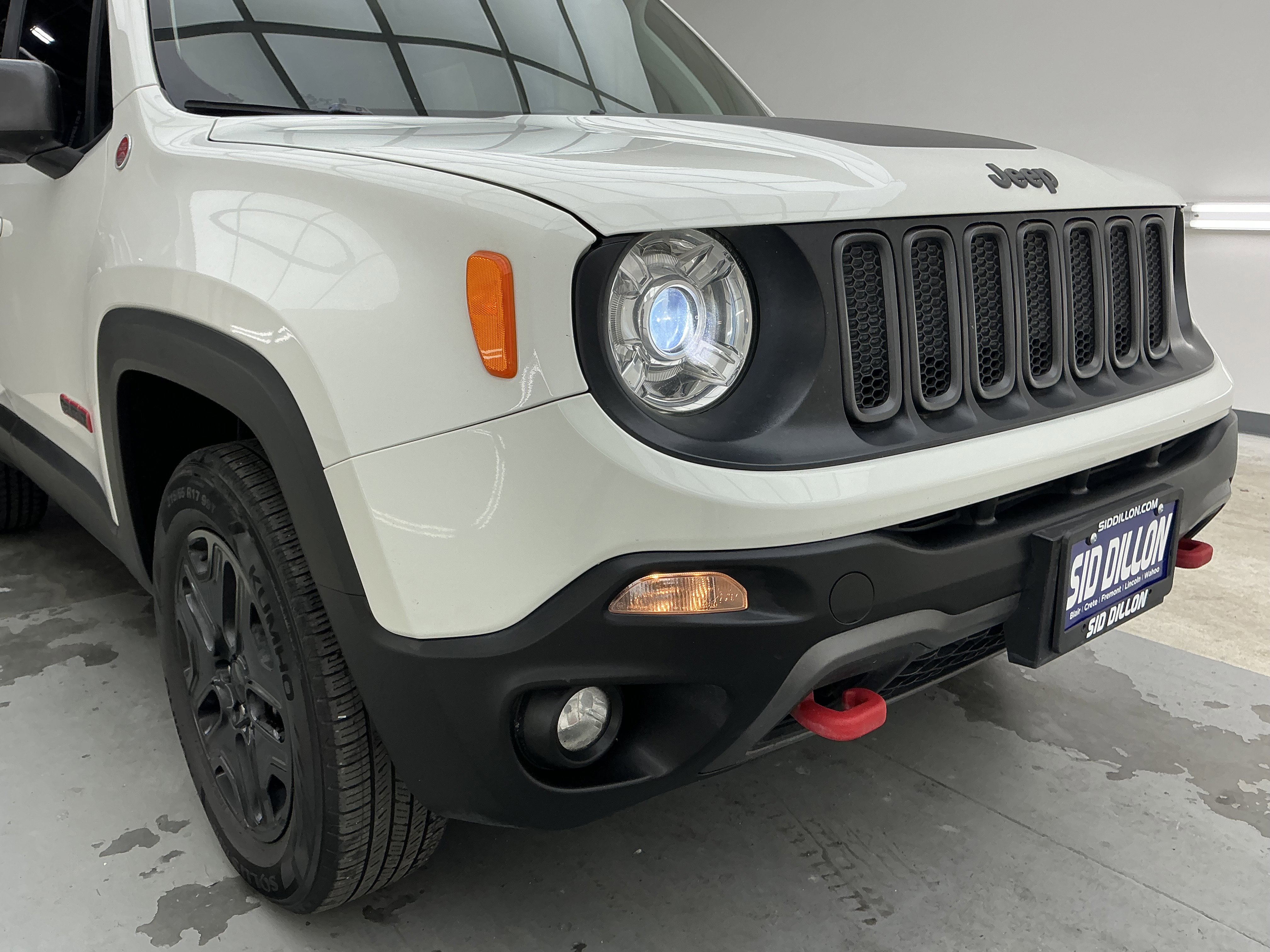 Used 2018 Alpine White Jeep Trailhawk image 26
