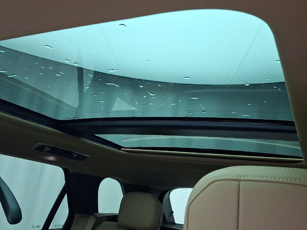 New 2027 Varesine Blue Land Rover SE image 11