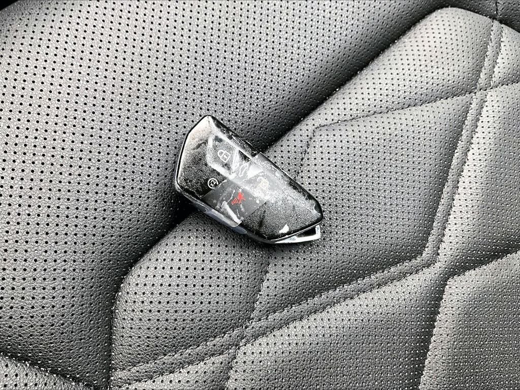 Used 2025 Gray Volkswagen 2.0T SE w/Technology image 30