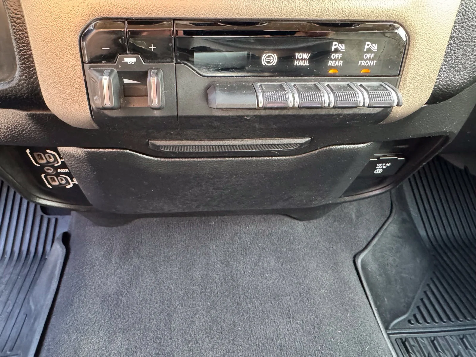 Used 2020 Black Ram Laramie image 23