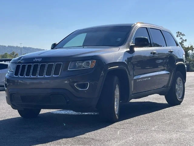 Used 2014 Granite Crystal Clearcoat Metallic Jeep Laredo image 8