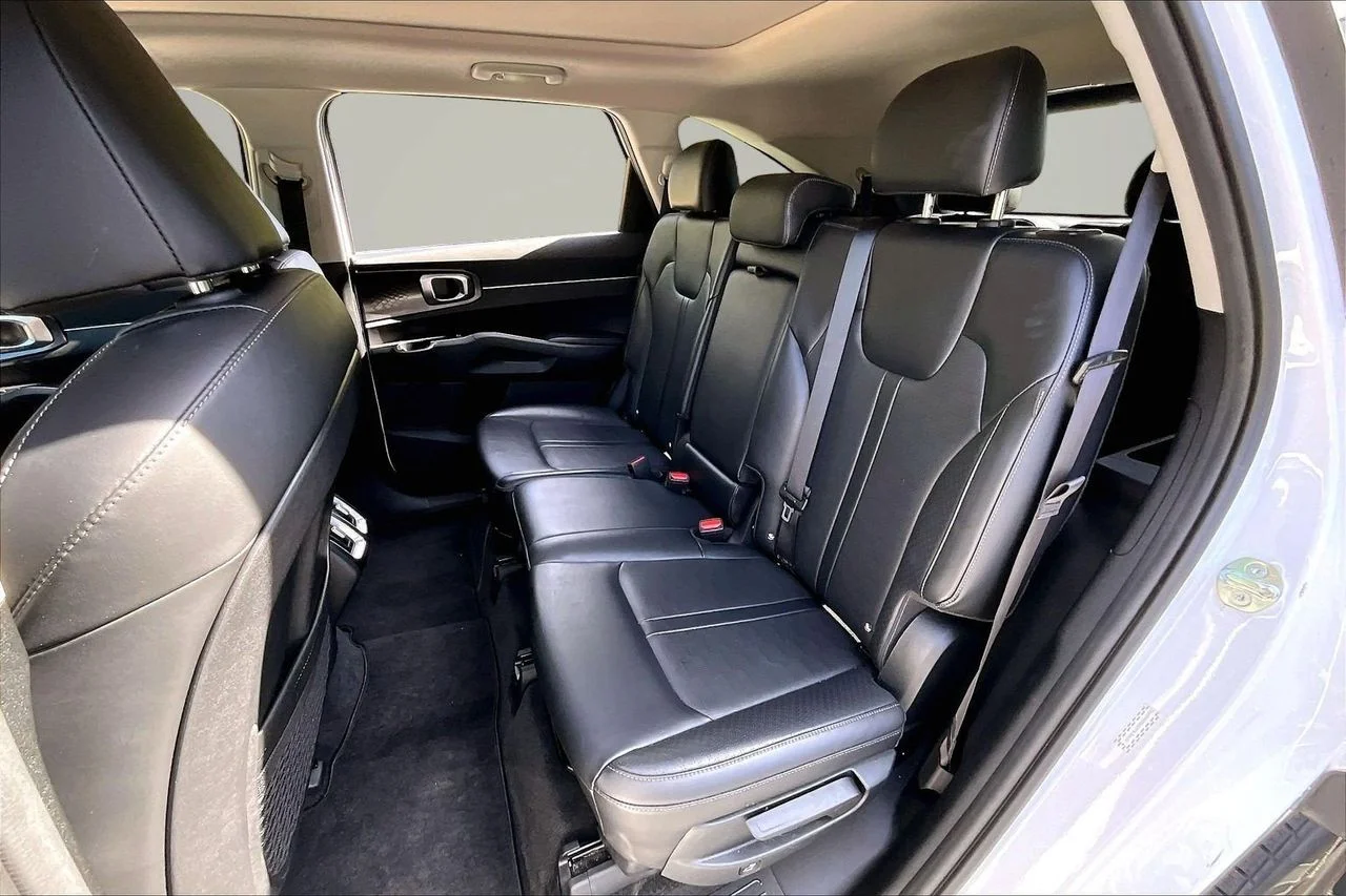 Used 2025 White Kia S image 22