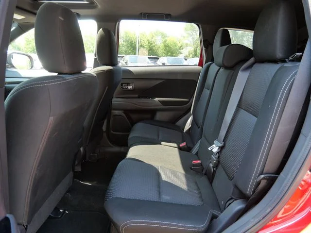 Used 2018 Rally Red Metallic Mitsubishi LE image 11