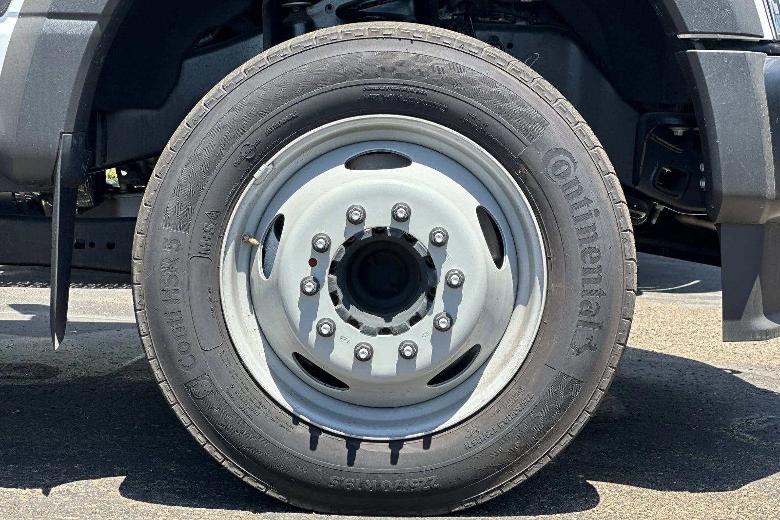 2025 Ford F-450 Super Duty Chassis Cab XL - Photo 21
