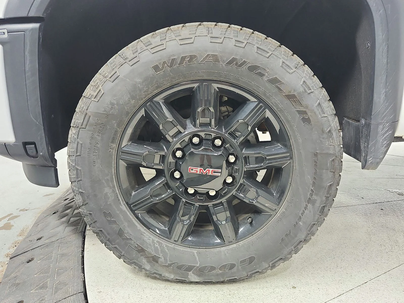 Used 2026 White GMC AT4 image 13