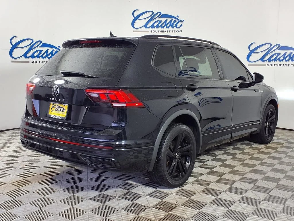 Used 2024 Black Volkswagen SE R-Line Black image 4