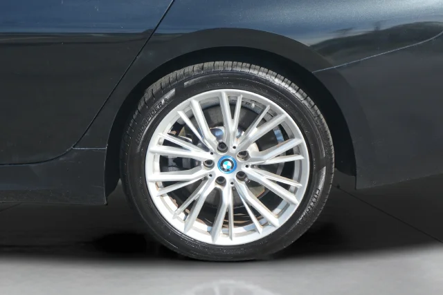 Used 2024 Black BMW 330e xDrive image 38