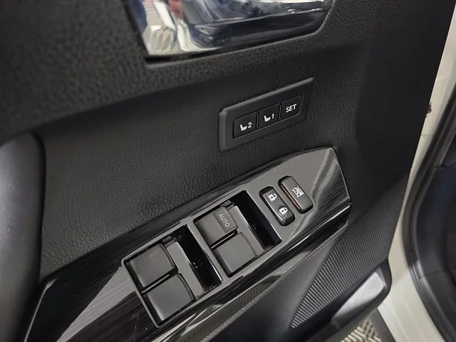 Used 2018 Blizzard Pearl Toyota Limited image 22