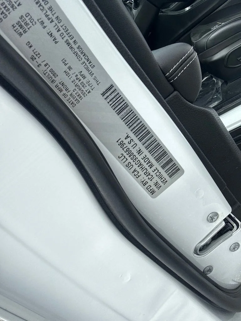 Used 2025 White Jeep Altitude image 21