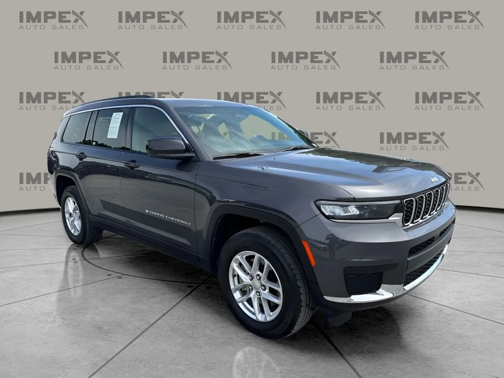 Used 2024 Gray Jeep Laredo X image 7