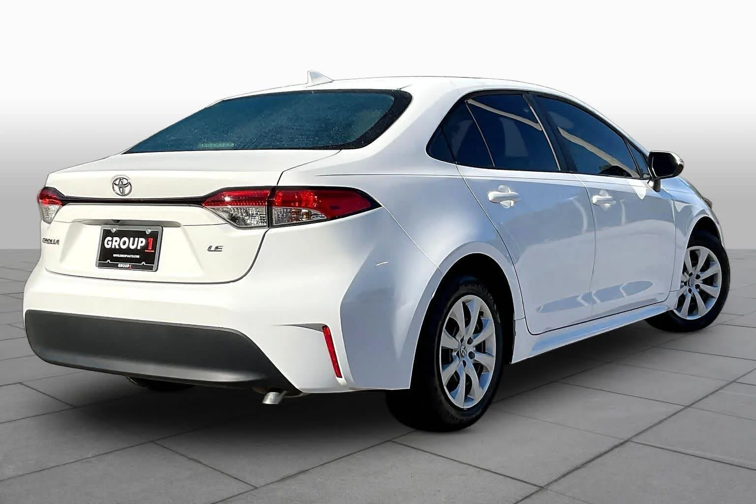 Used 2023 Ice Cap Toyota LE image 13