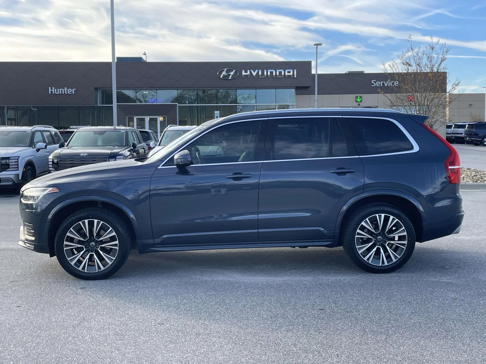 Used 2020 Denim Blue Metallic Volvo Momentum image 25