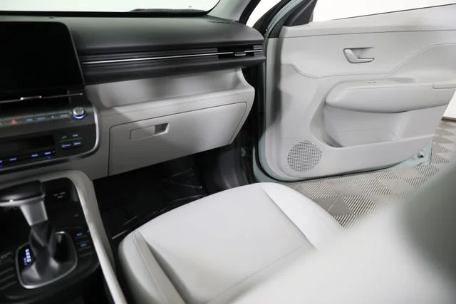 Used 2025 Green Hyundai SEL image 22