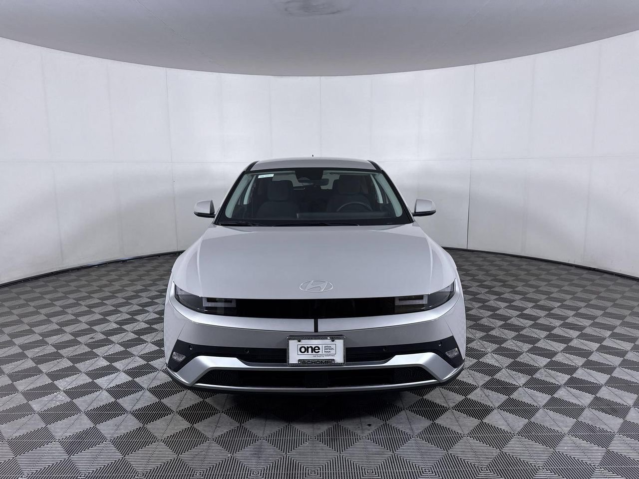 New 2027 Cyber Gray Hyundai SE image 2
