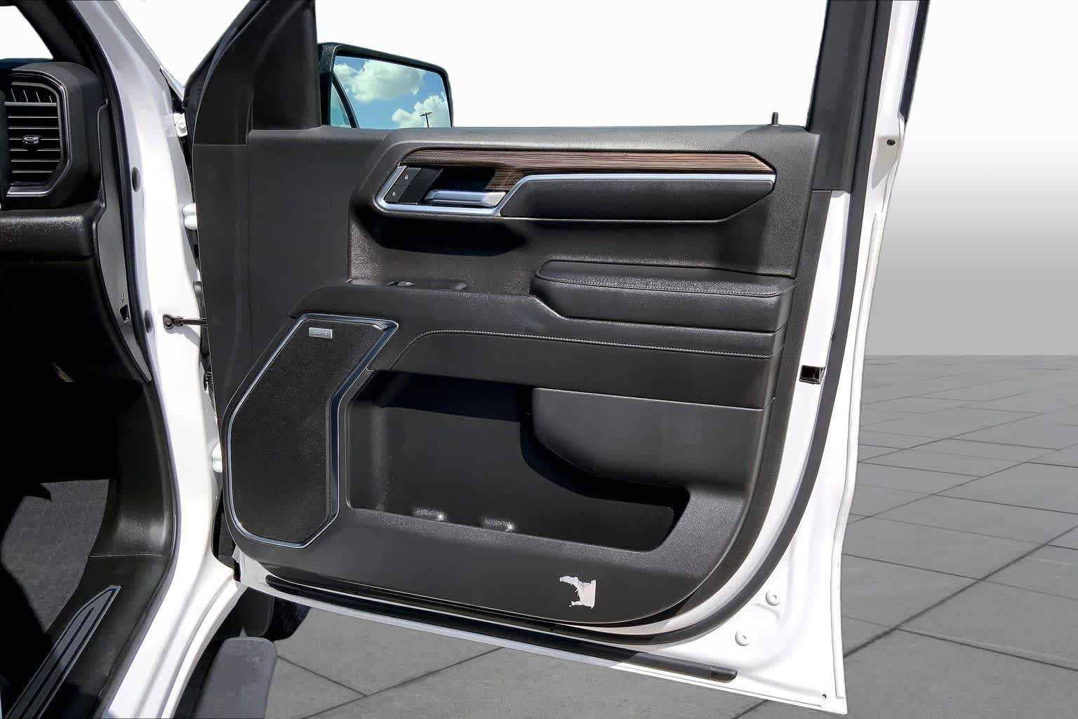Used 2022 Summit White Chevrolet RST image 22