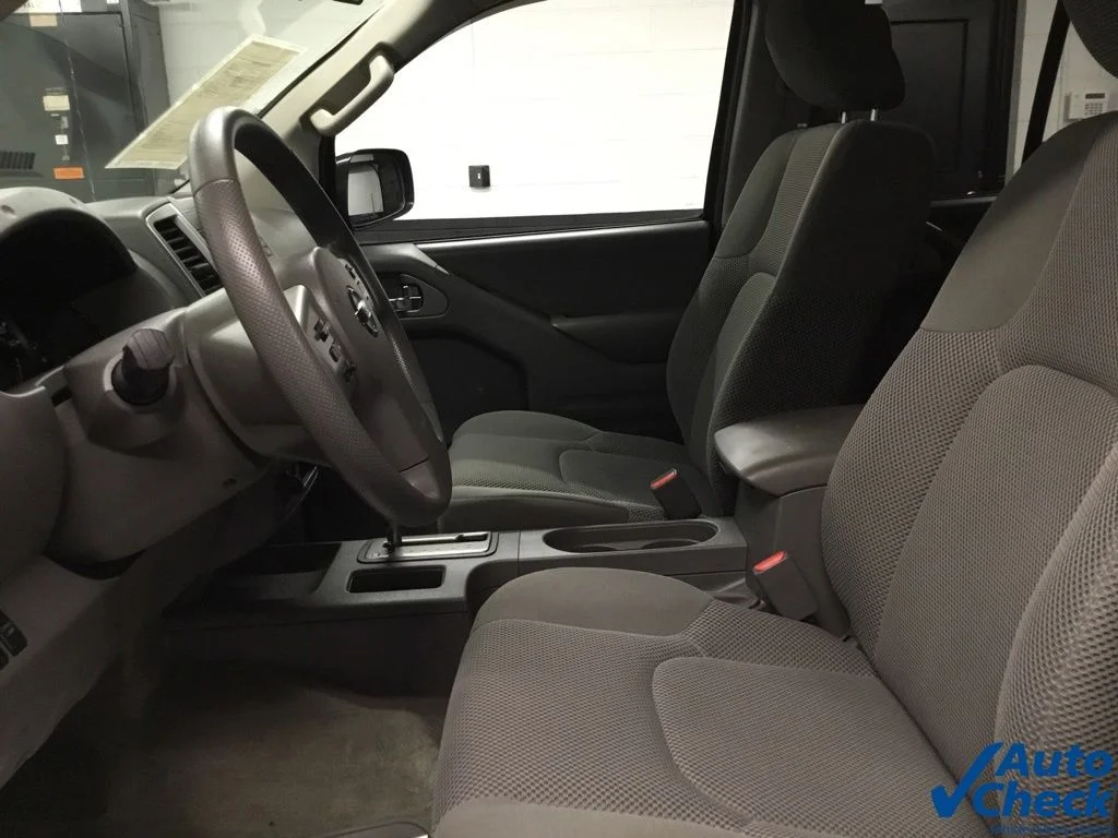Used 2015 Silver Nissan SV image 23