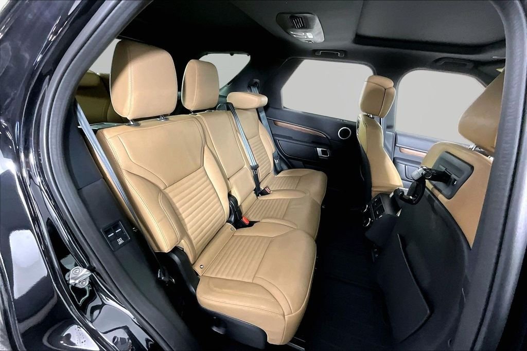 Used 2024 Black Land Rover Dynamic SE image 23
