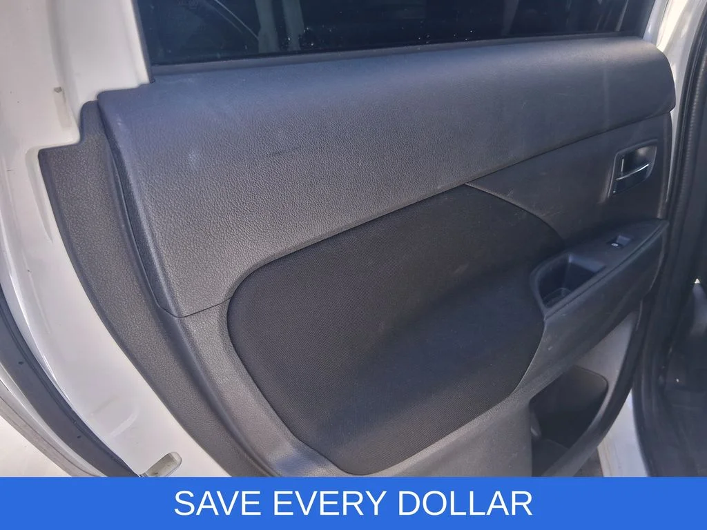 Used 2017  Mitsubishi ES image 13