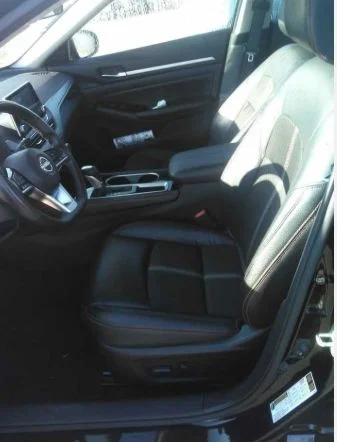 Used 2024 Black Nissan 2.5 SR image 3