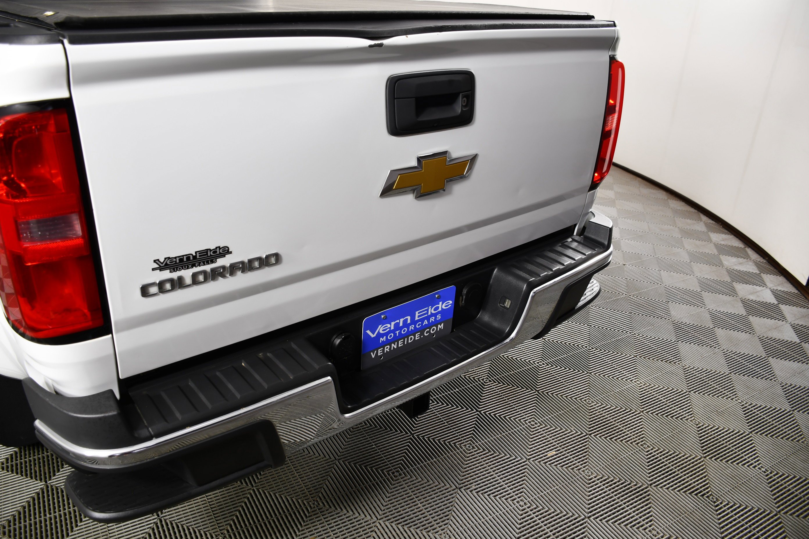 Used 2015 Summit White Chevrolet 2WD WT image 15