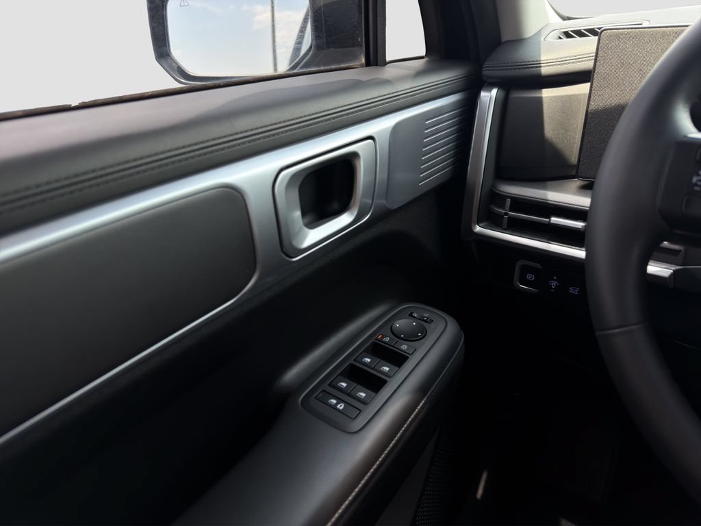 Used 2024 Black Hyundai SEL image 12