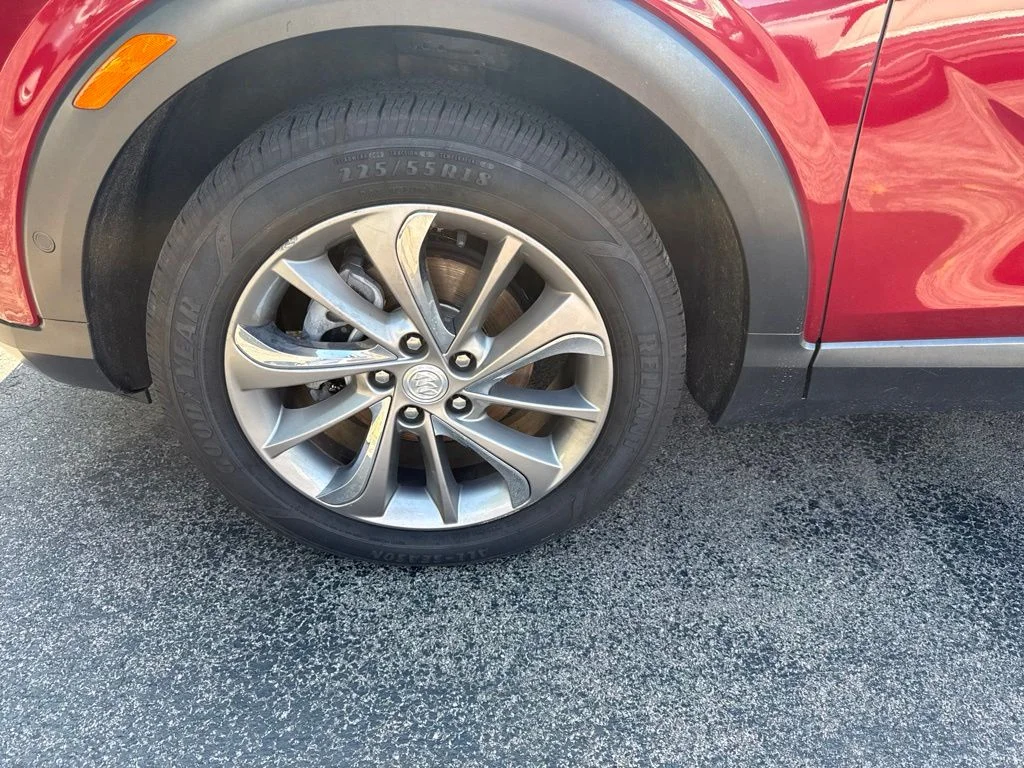 Used 2020 Red Buick Essence image 11