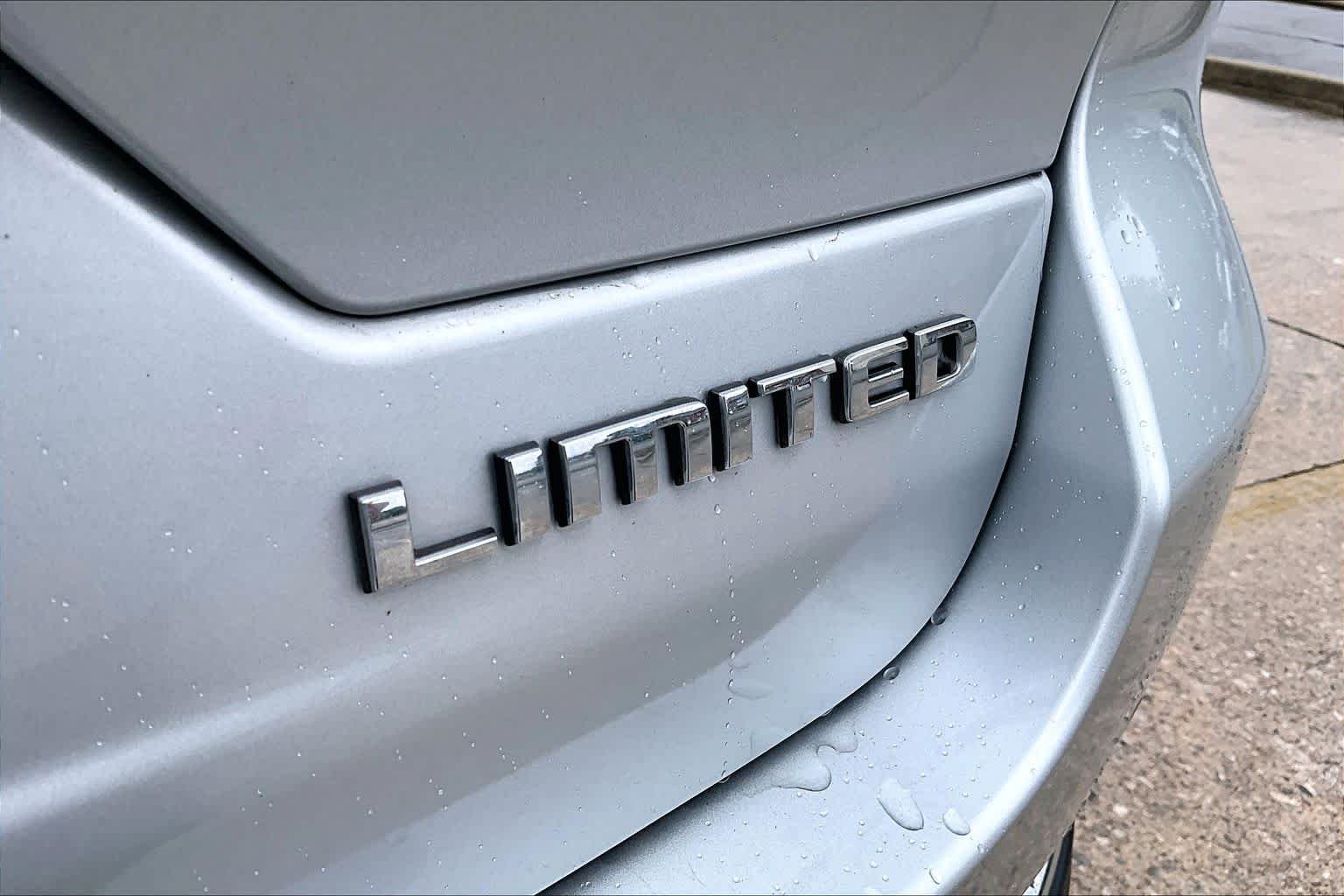 Used 2023 Silver Zynith Jeep Limited image 10