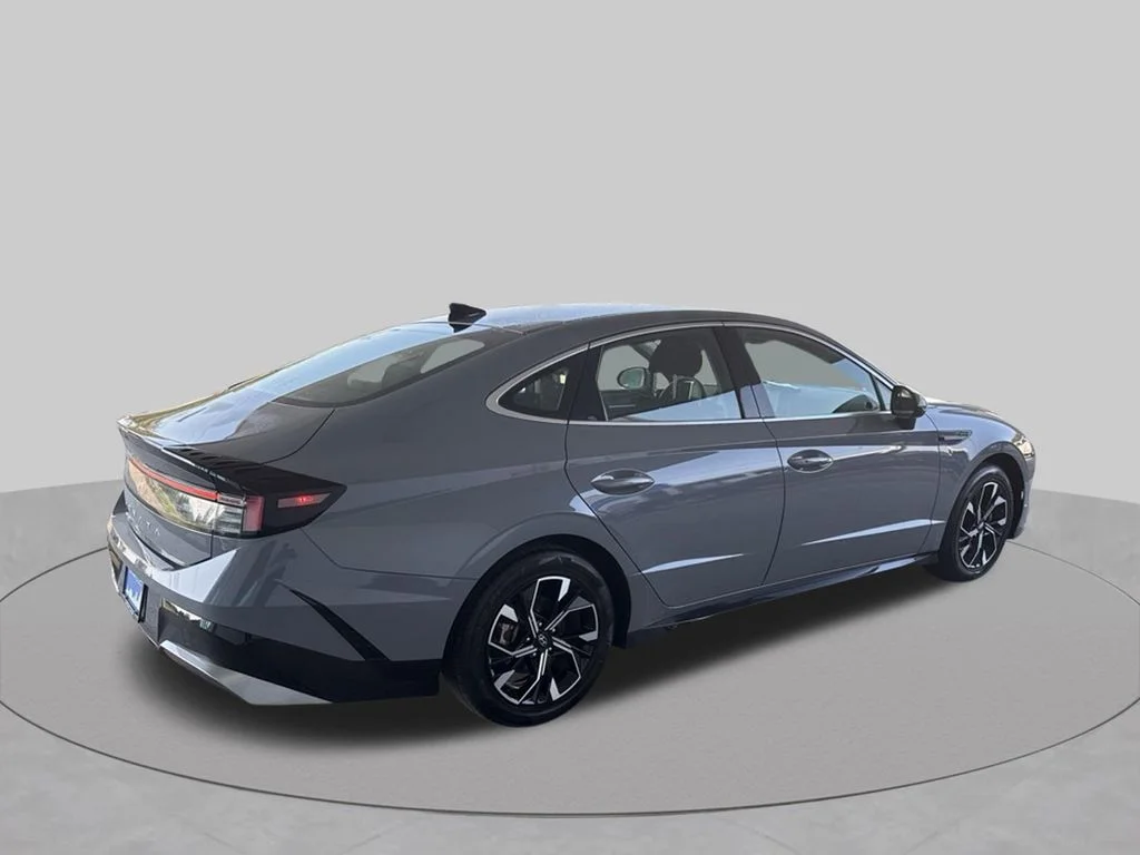 Used 2025 Blue Hyundai SEL image 10