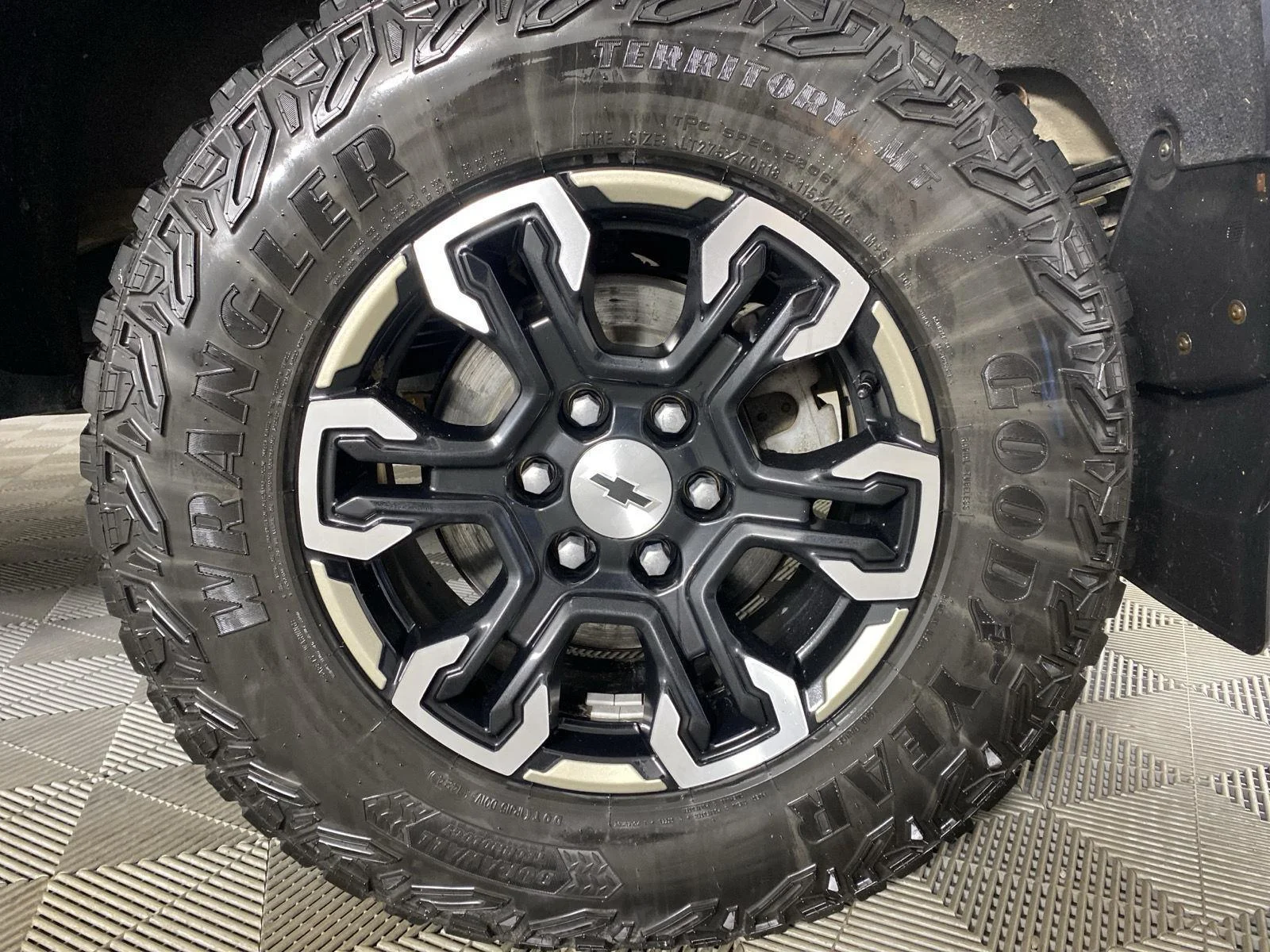 Used 2022 Northsky Blue Metallic Chevrolet ZR2 image 9