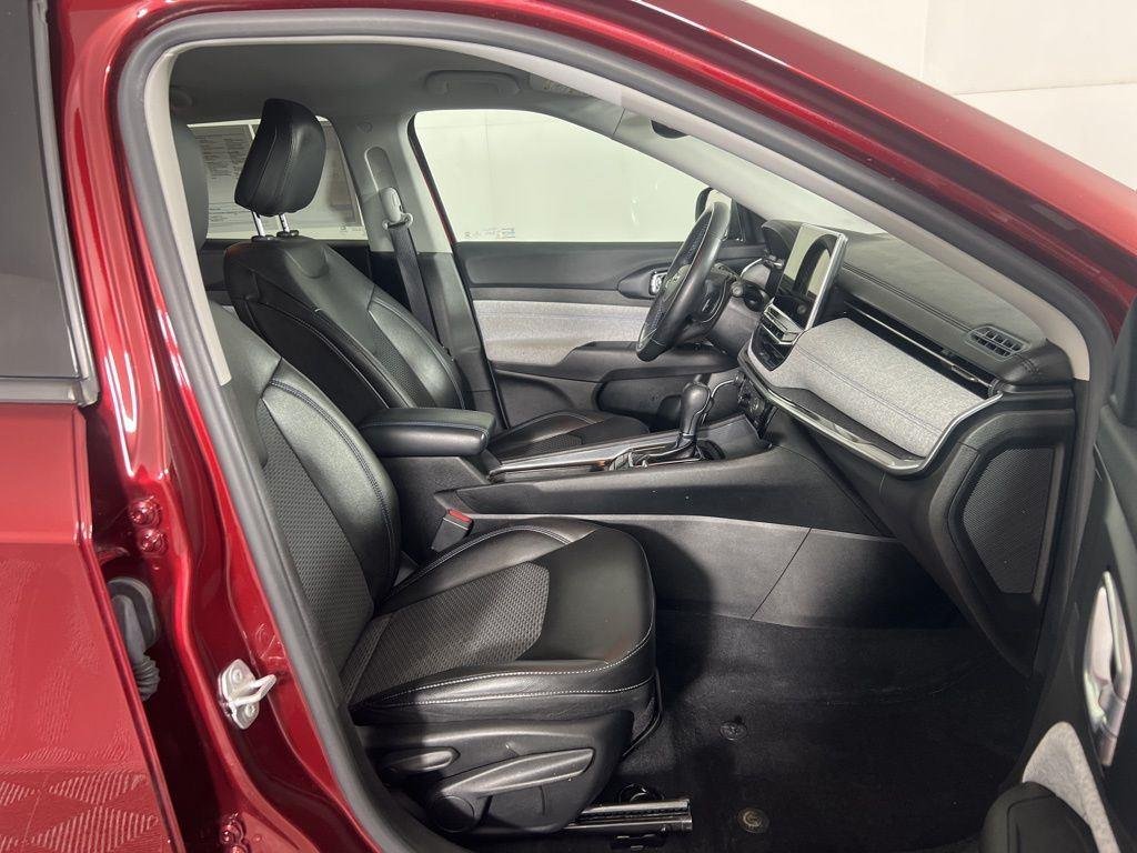 Certified Used 2022 Velvet Red Pearlcoat Jeep Latitude image 11