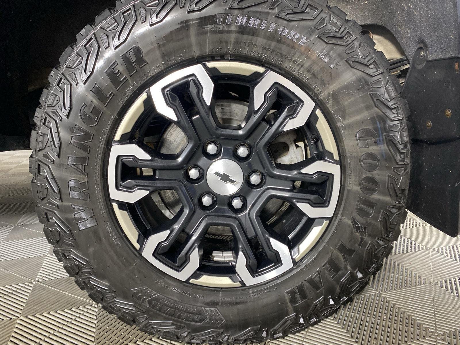 Used 2022 Northsky Blue Metallic Chevrolet ZR2 image 9