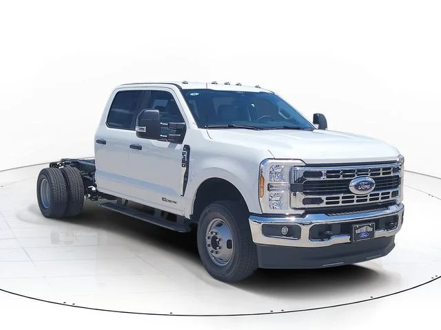 New 2026 Oxford White Ford XL image 3