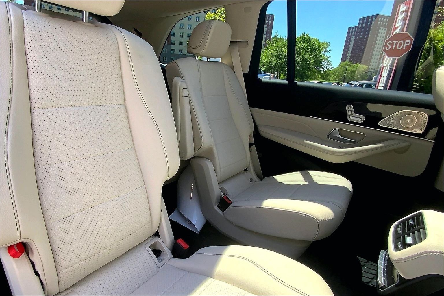 Used 2025 Polar White Mercedes-Benz GLS 450 image 19