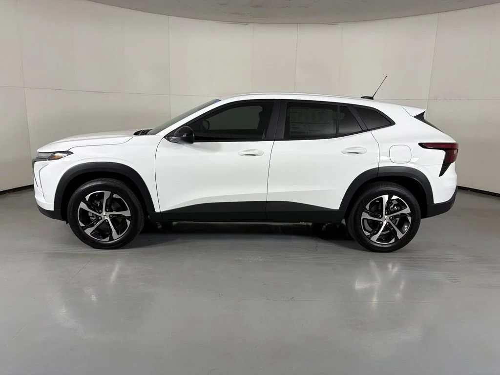 New 2026 Summit White Chevrolet 1RS image 6