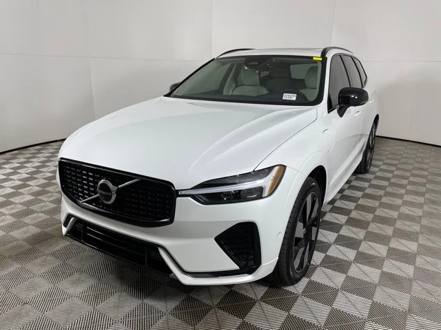 Used 2024 White Volvo T8 Plus Dark Theme image 5