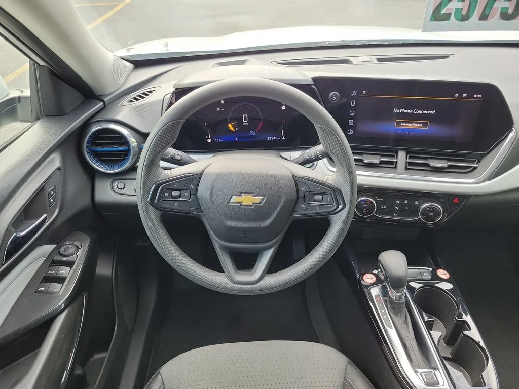 Used 2025 Summit White Chevrolet LT image 13