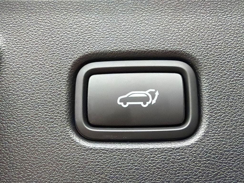 New 2026 Green Hyundai SEL FWD image 19